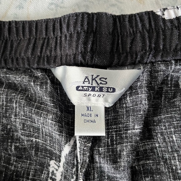 Black and White Straight Leg Pants with Nautical Print - Picture 8 of 11